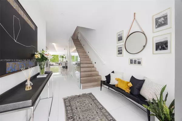 Coconut Grove, FL 33133,2916 Catalina St #2916