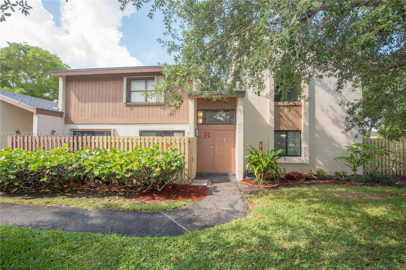 Miami, FL 33176,10945 SW 113th Pl #1B