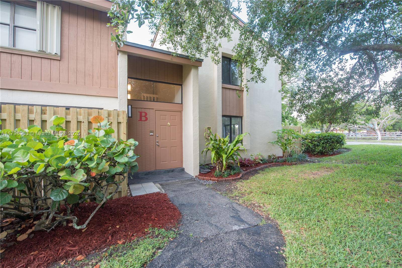 Miami, FL 33176,10945 SW 113th Pl #1B