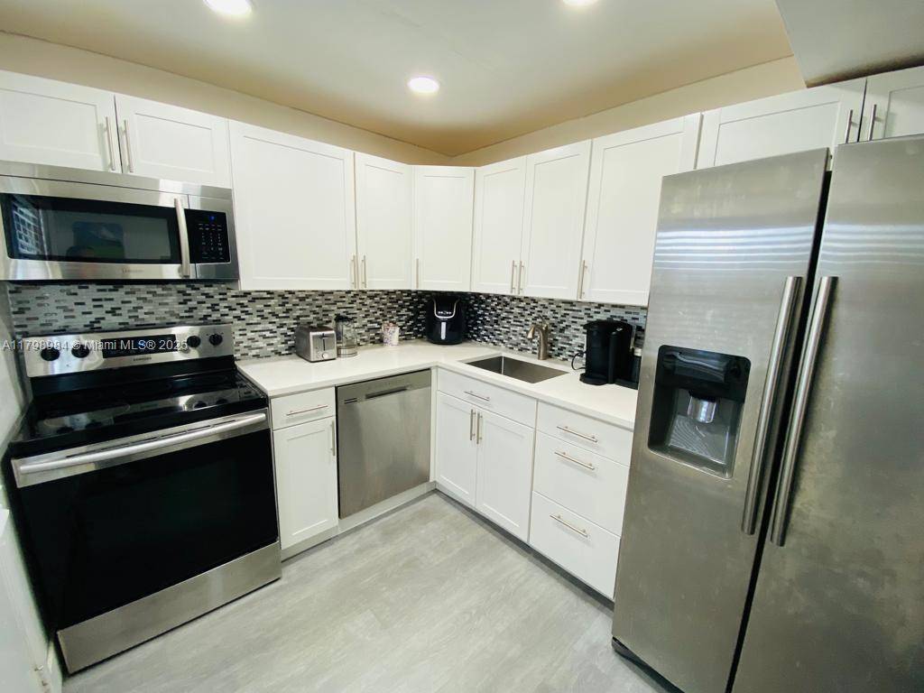 Aventura, FL 33180,3475 N Country Club Dr #306