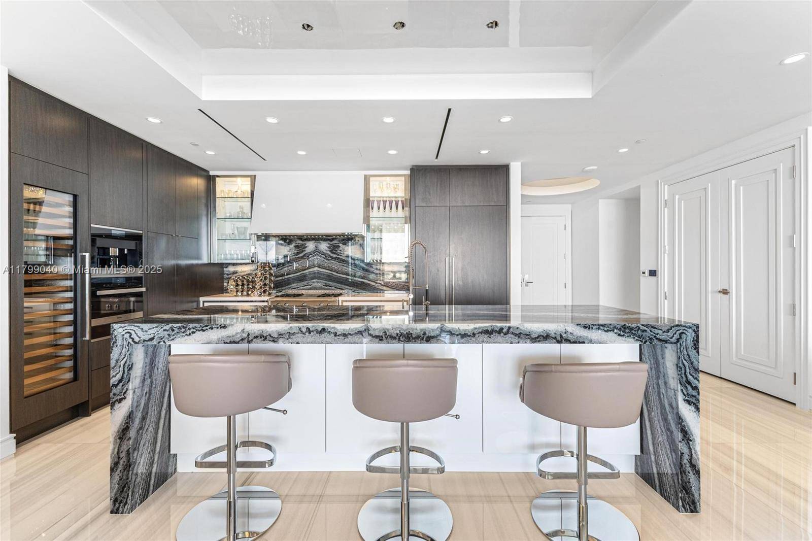 Sunny Isles Beach, FL 33160,17901 Collins Ave #3806