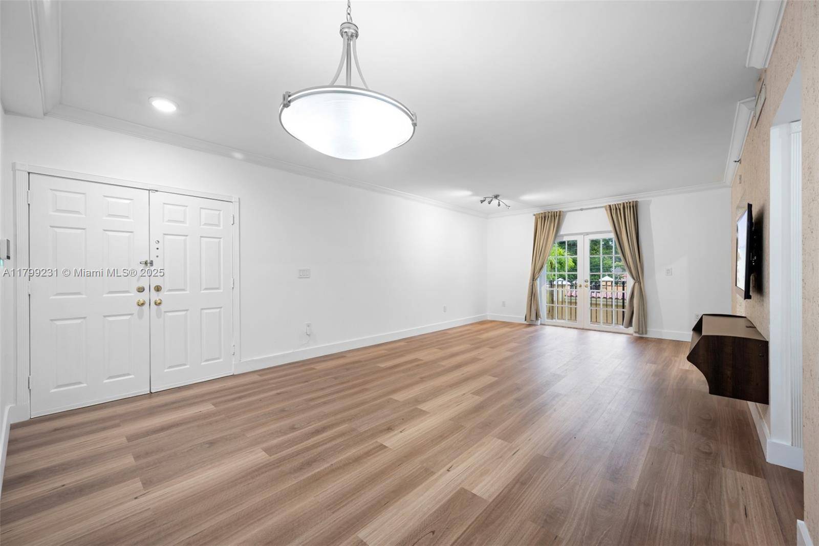 Coral Gables, FL 33134,1400 Salzedo St #208