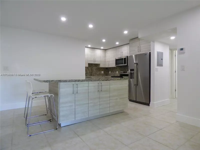 10355 N Kendall Dr #CC7, Miami, FL 33176