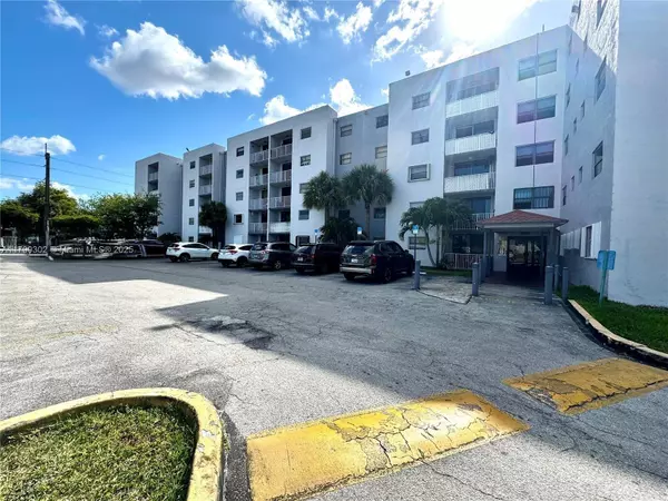 8145 NW 7th St #211, Miami, FL 33126