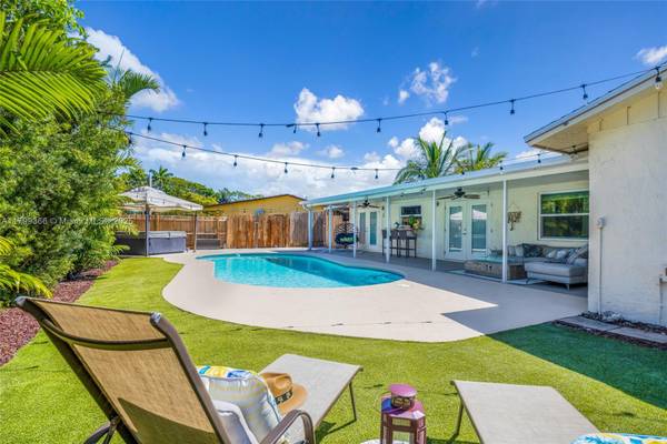 6847 NW 24th Way, Fort Lauderdale, FL 33309