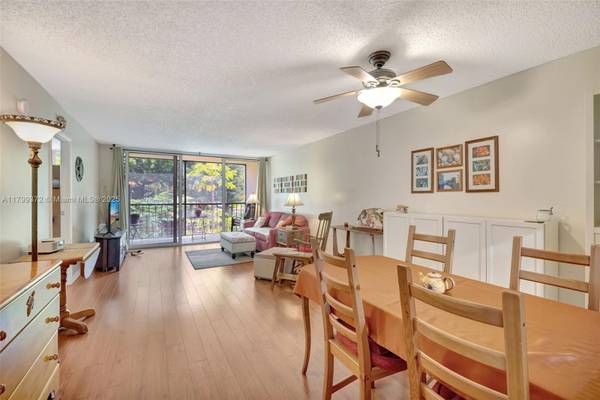 7080 Environ Blvd #223, Lauderhill, FL 33319