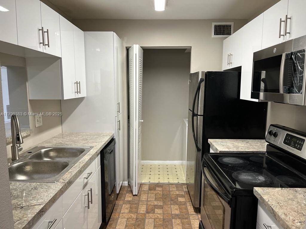 Sunrise, FL 33351,4090 N Pine Island Rd #311