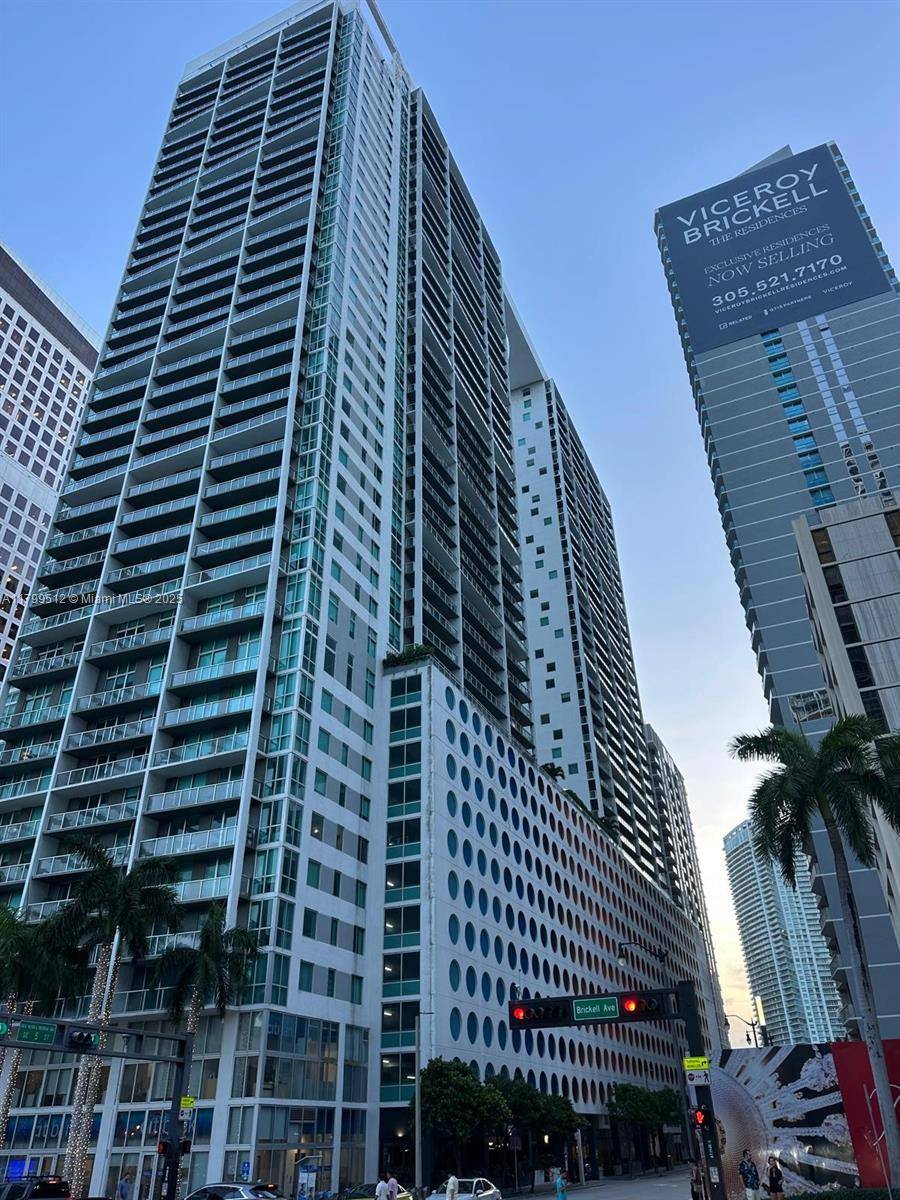 Miami, FL 33131,500 Brickell Ave #1907