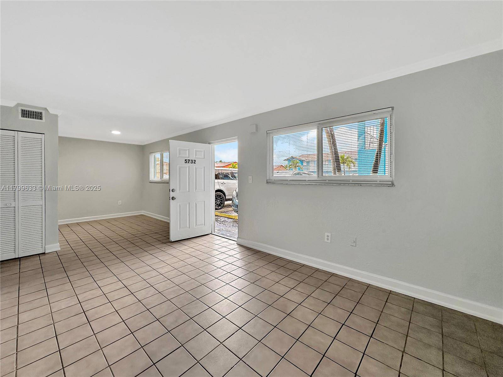 Hialeah, FL 33016,5732 W 26th Ave #5732