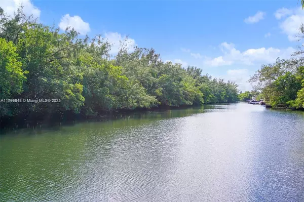 North Miami, FL 33181,1860 Venice Park Dr #101
