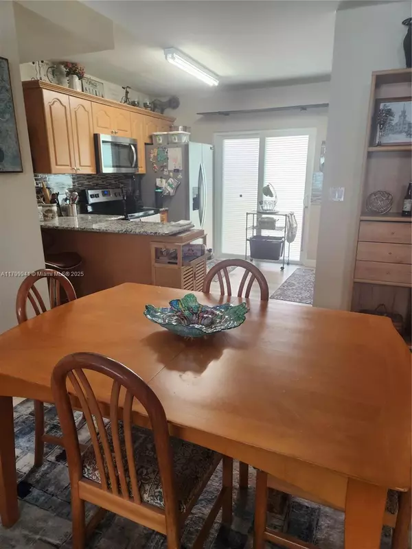 Doral, FL 33166,8041 Lake Dr #102