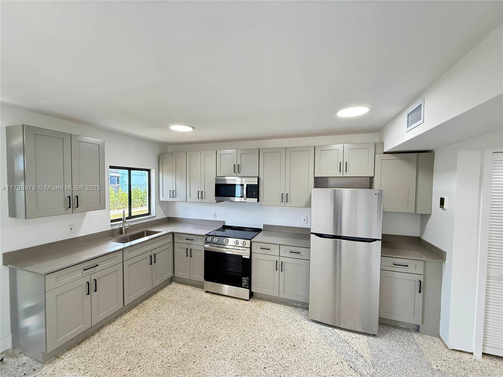 Miami, FL 33137,180 NE 57th St #12