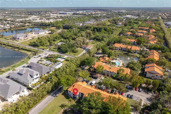 Naples, FL 34109,2094 Arbour Walk #318