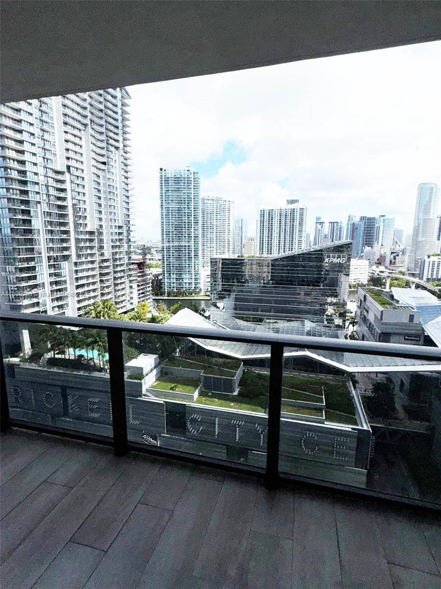 45 SW 9th St #2210, Miami, FL 33130