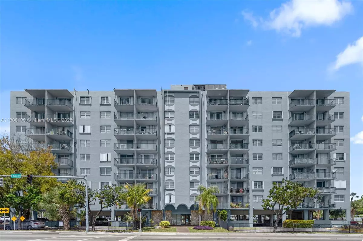 North Miami, FL 33161,1465 NE 123rd St #404