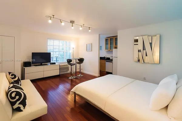 420 15th St #106, Miami Beach, FL 33139