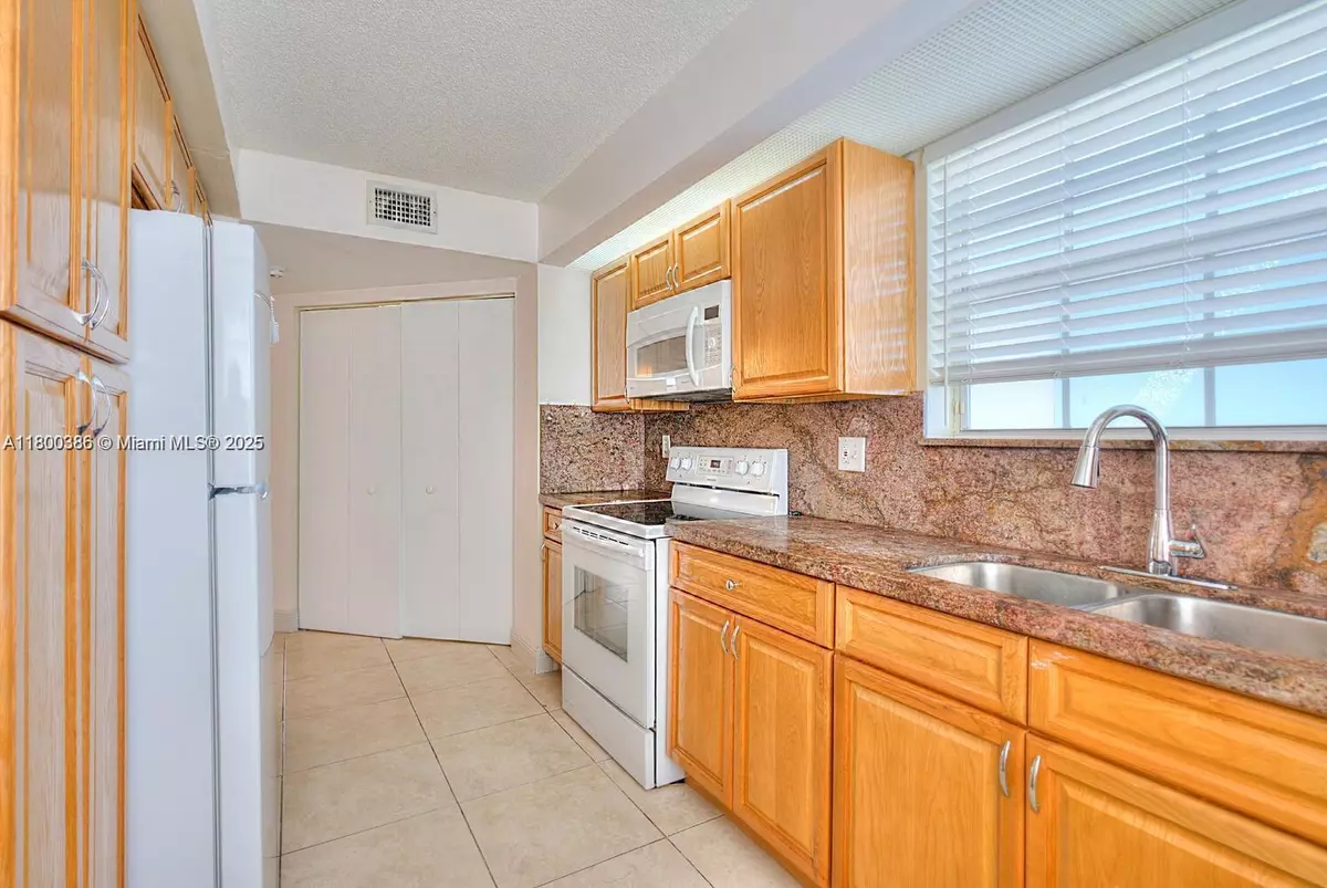 Homestead, FL 33035,2007 SE 26th #104