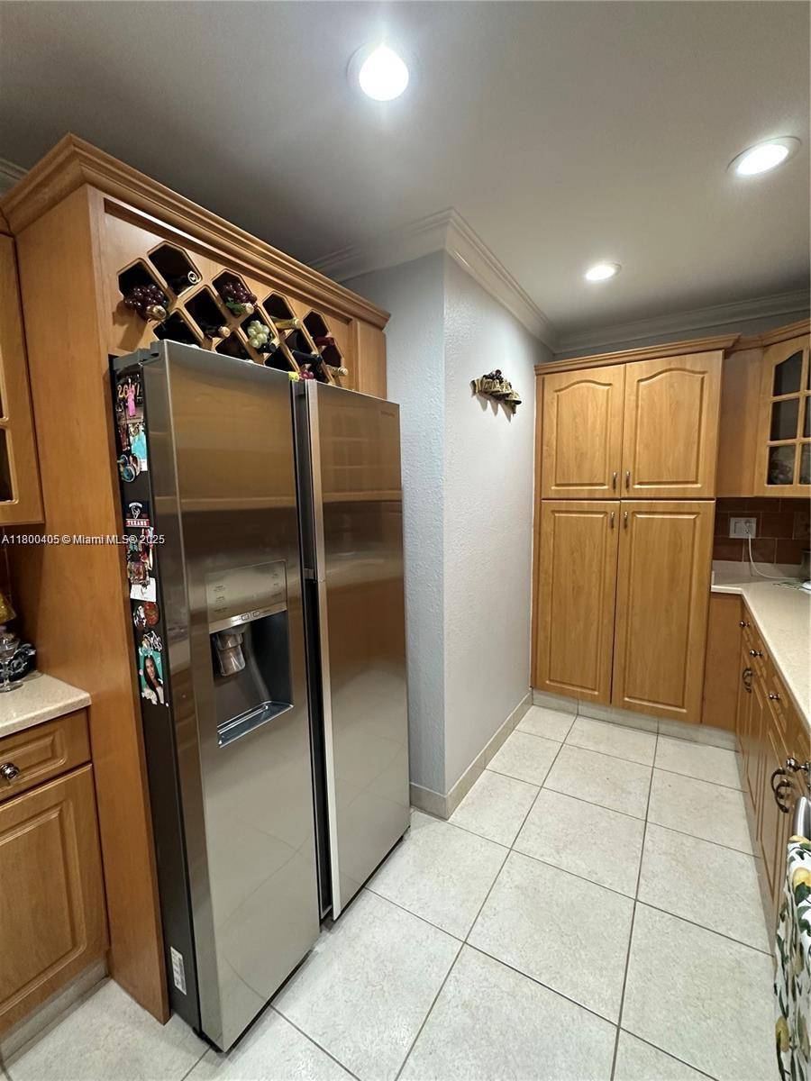 Hialeah, FL 33012,5505 W 14th #0