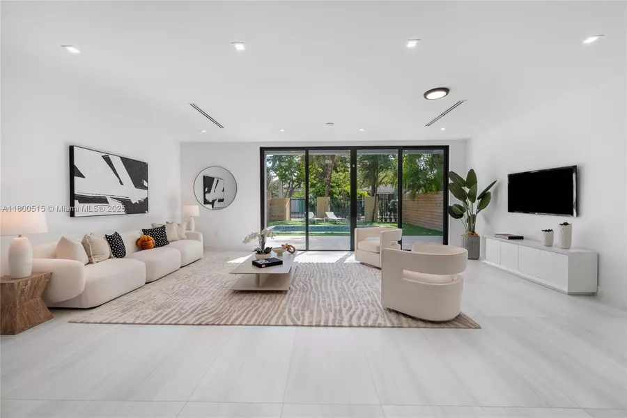 3637 SW 3rd Ave #RIGHT, Miami, FL 33145