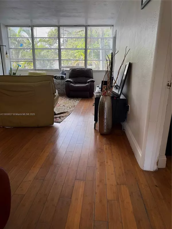 North Miami Beach, FL 33162,2175 NE 170th St #202