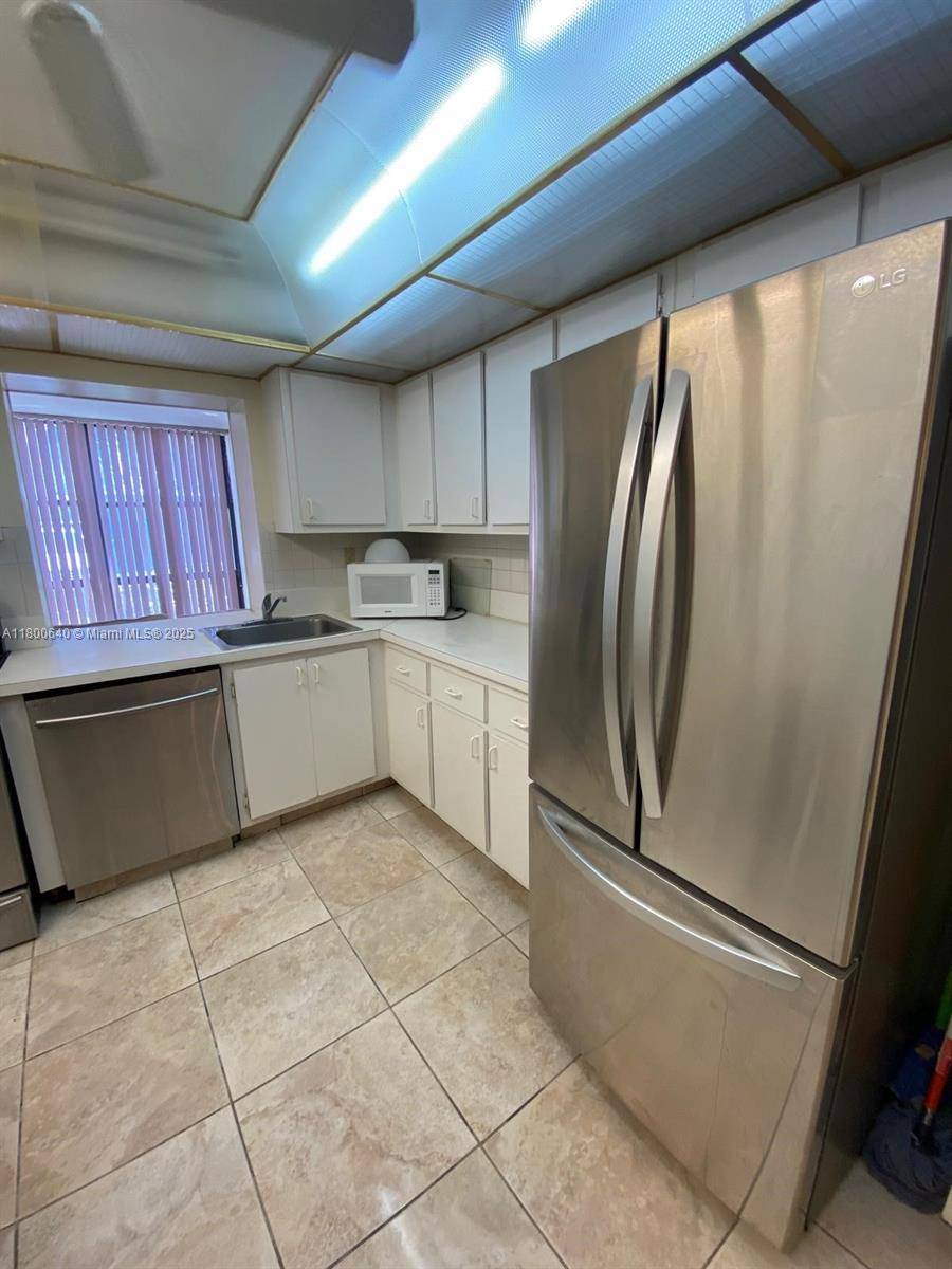 Hallandale Beach, FL 33009,800 Parkview Dr #104