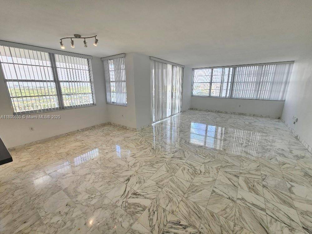 Aventura, FL 33160,18051 Biscayne Blvd #1704