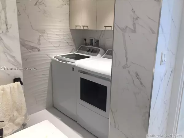 Sunny Isles Beach, FL 33160,16485 Collins Ave #538