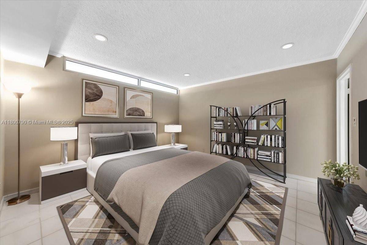 Miami Beach, FL 33140,5401 Collins Ave #428