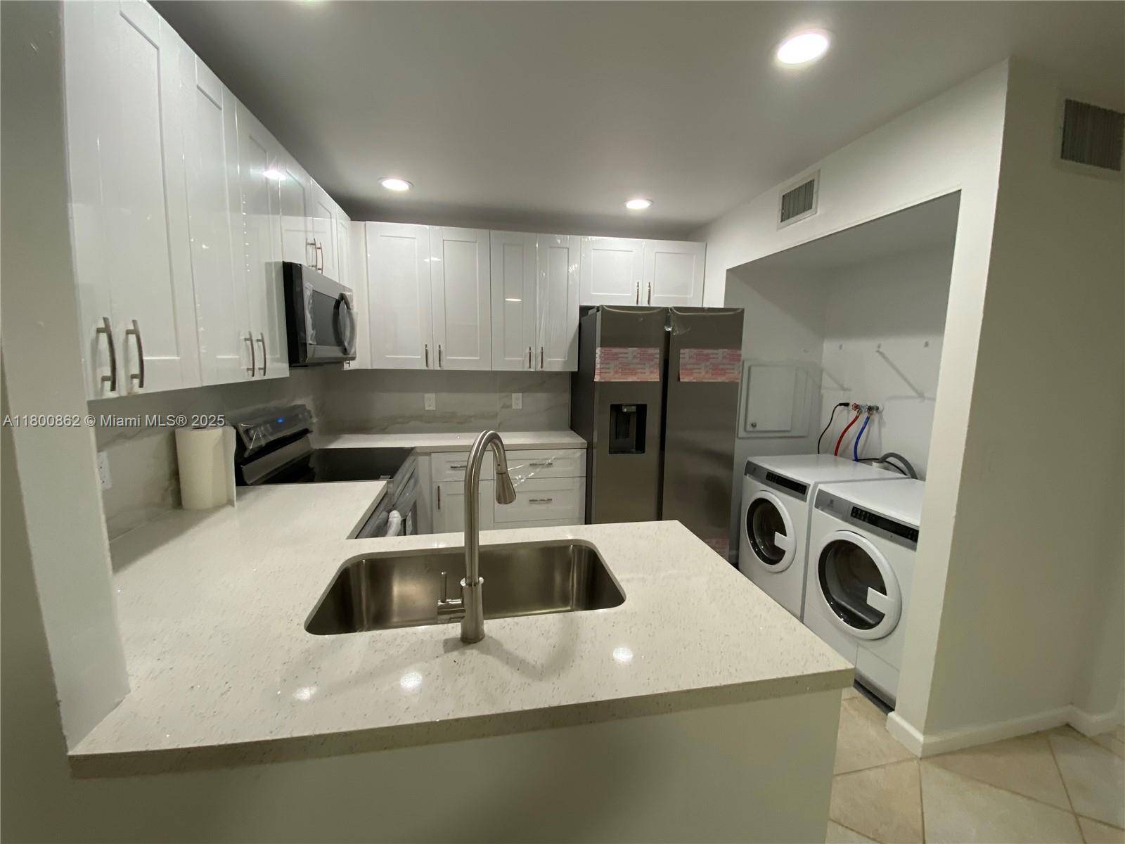 3524 Gardens East Dr #B, Palm Beach Gardens, FL 33410