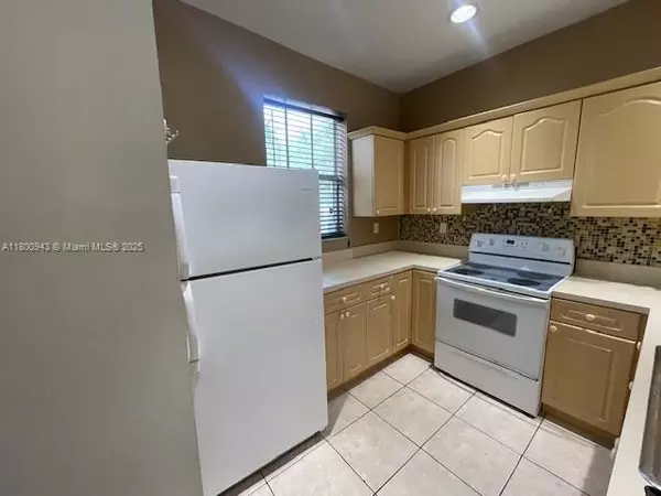 Hollywood, FL 33020,2620 Pierce St #B2
