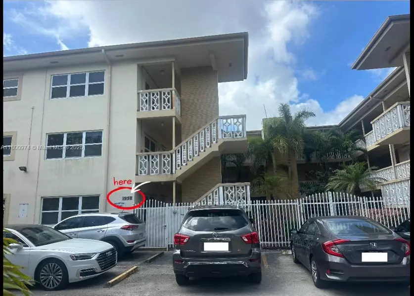 1958 Monroe St #102, Hollywood, FL 33020