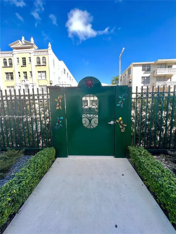 Miami Beach, FL 33139,720 S Collins #308