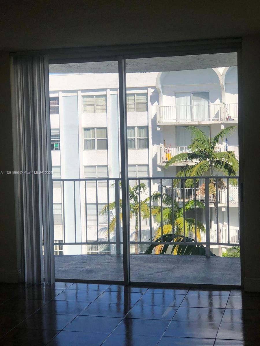 Miami, FL 33169,492 NW 165th St Rd #C514