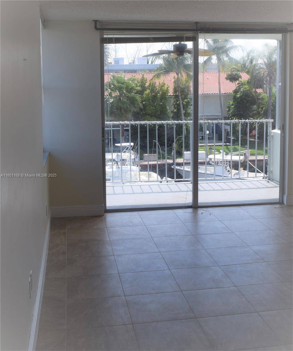 North Miami Beach, FL 33160,16565 NE 26th Ave #3F