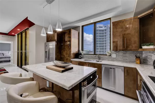 Sunny Isles Beach, FL 33160,16275 Collins Ave #2002