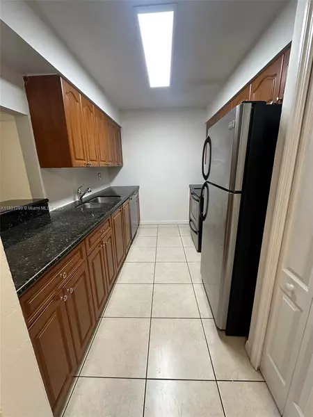 8401 NW 8th St #102, Miami, FL 33126