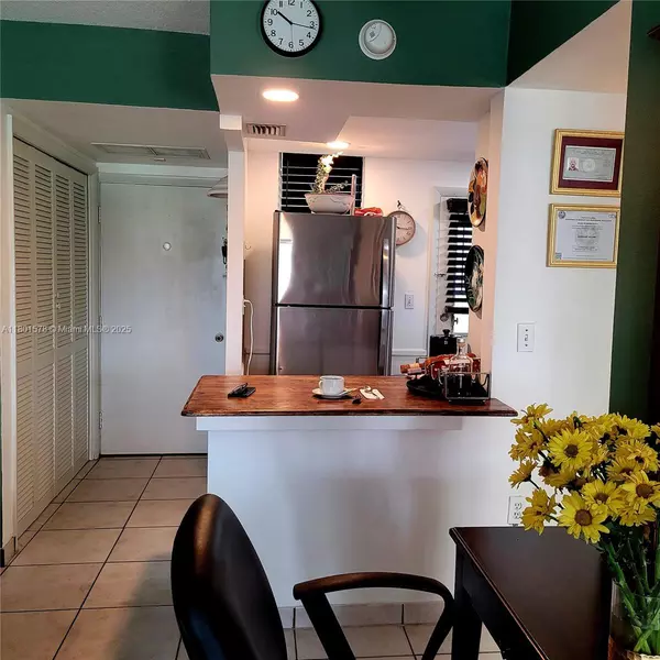 Aventura, FL 33160,2859 Leonard Dr #G106