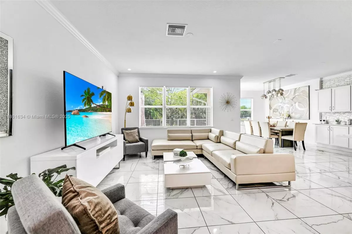 Hollywood, FL 33021,1083 Eucalyptus Dr