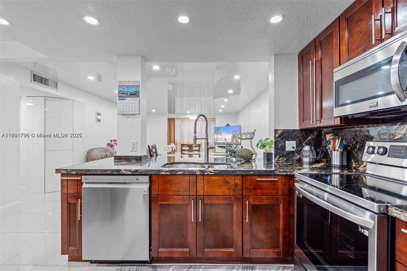 Hallandale Beach, FL 33009,301 NE 14th #207
