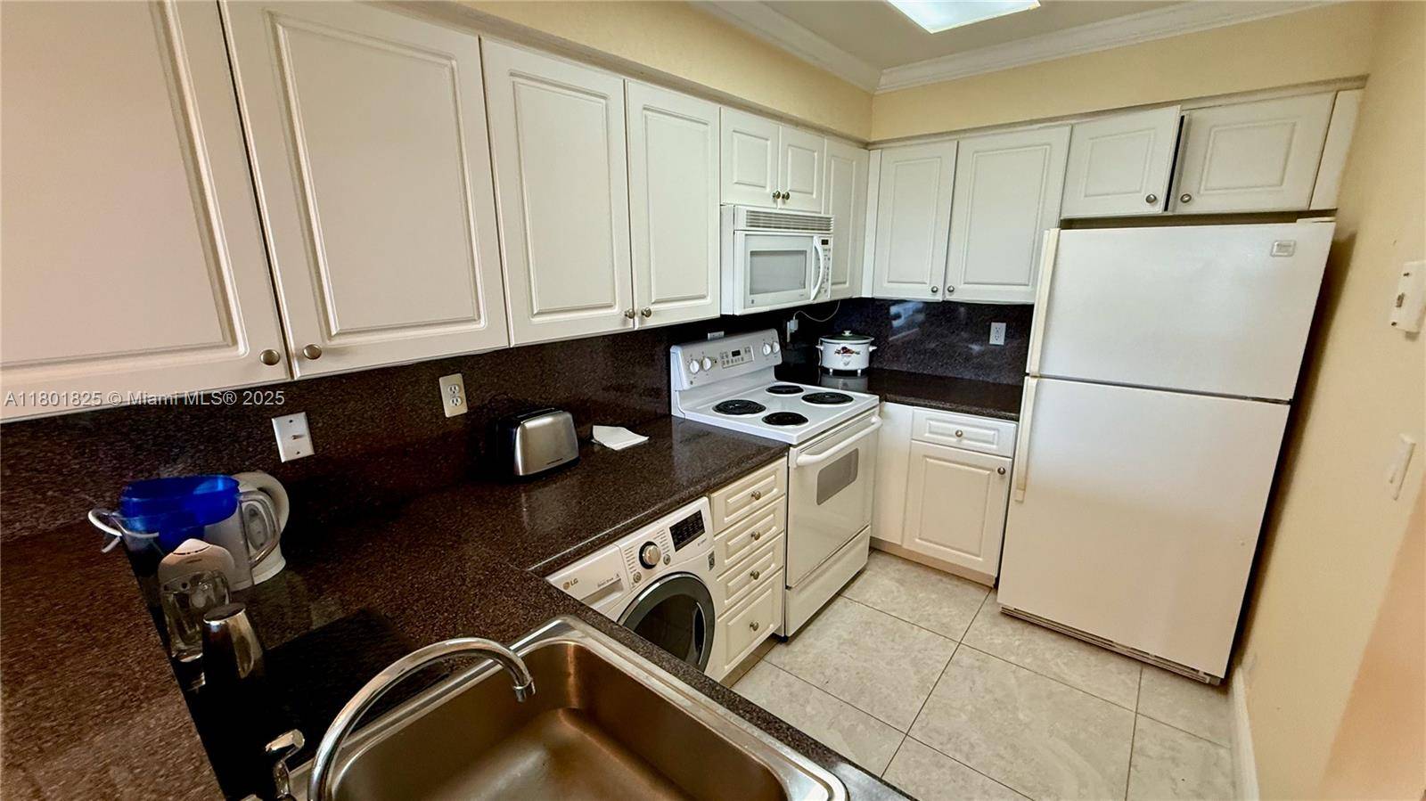 Hollywood, FL 33019,2501 S Ocean Dr #427