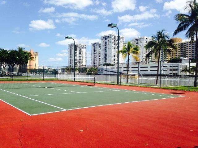 Hallandale Beach, FL 33009,1000 Parkview Dr #605