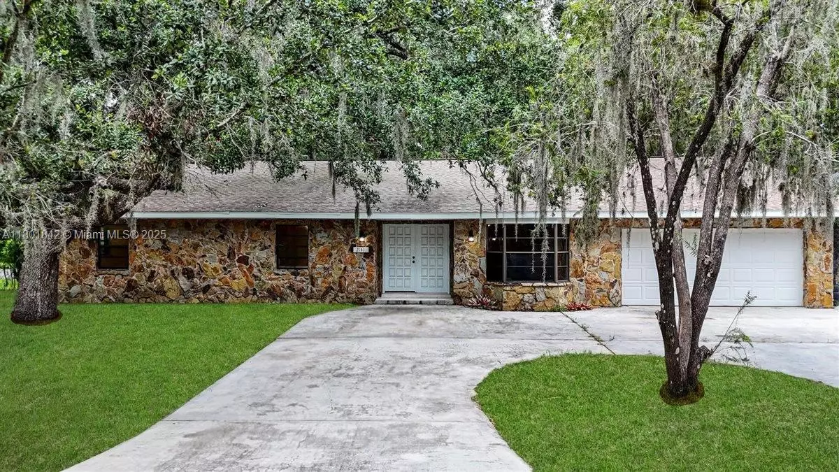 Sebring, FL 33875,2141 Oak Beach Blvd