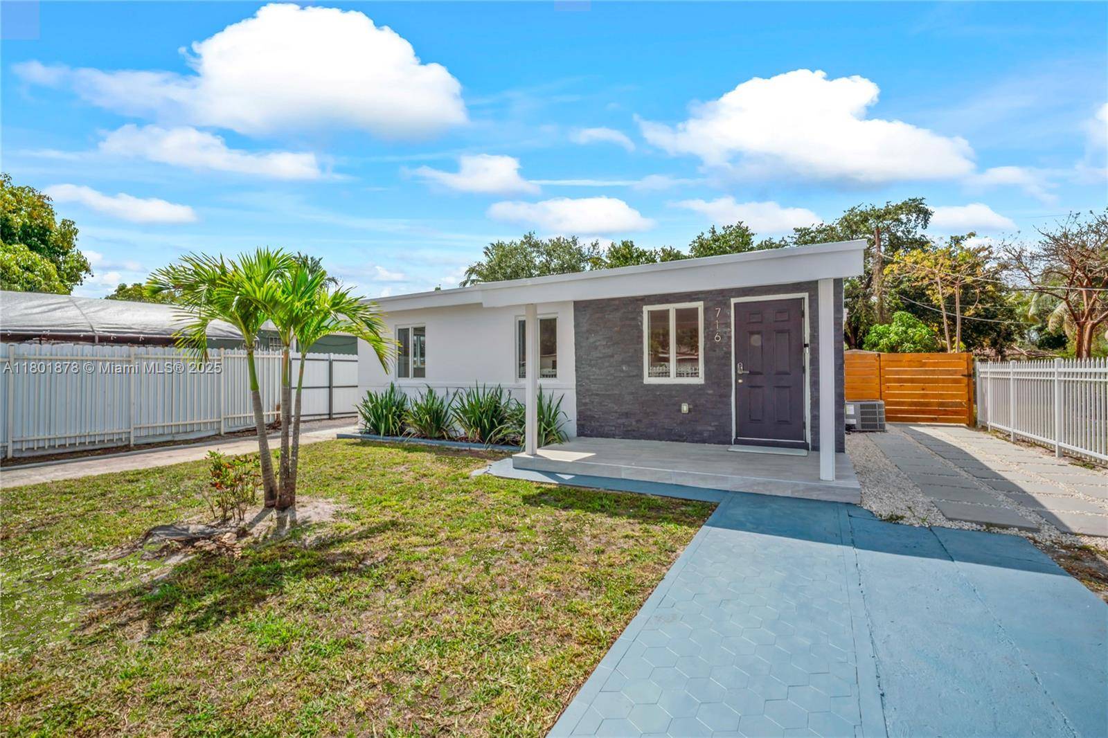 716 Burlington St, Opa-locka, FL 33054