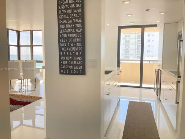 Miami Beach, FL 33140,2555 Collins Ave #1114