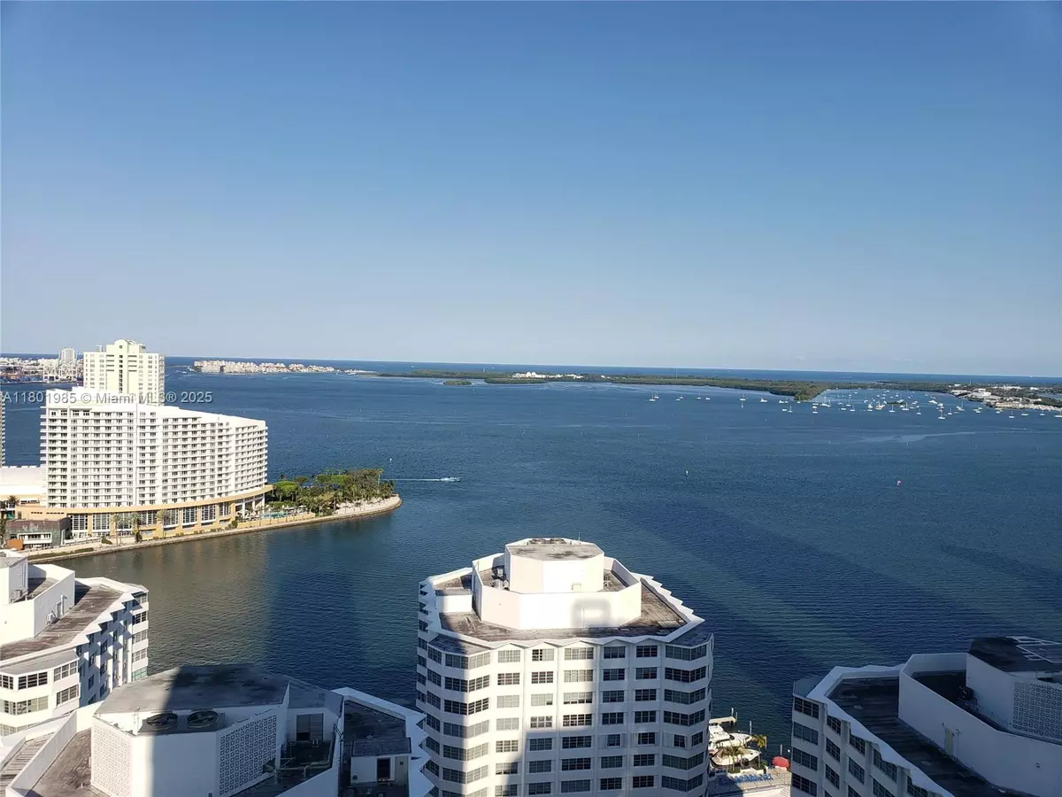 Miami, FL 33131,950 Brickell Bay Dr #3010