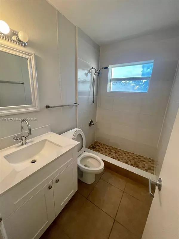 Pompano Beach, FL 33062,1077 SE 22nd Ave #N8
