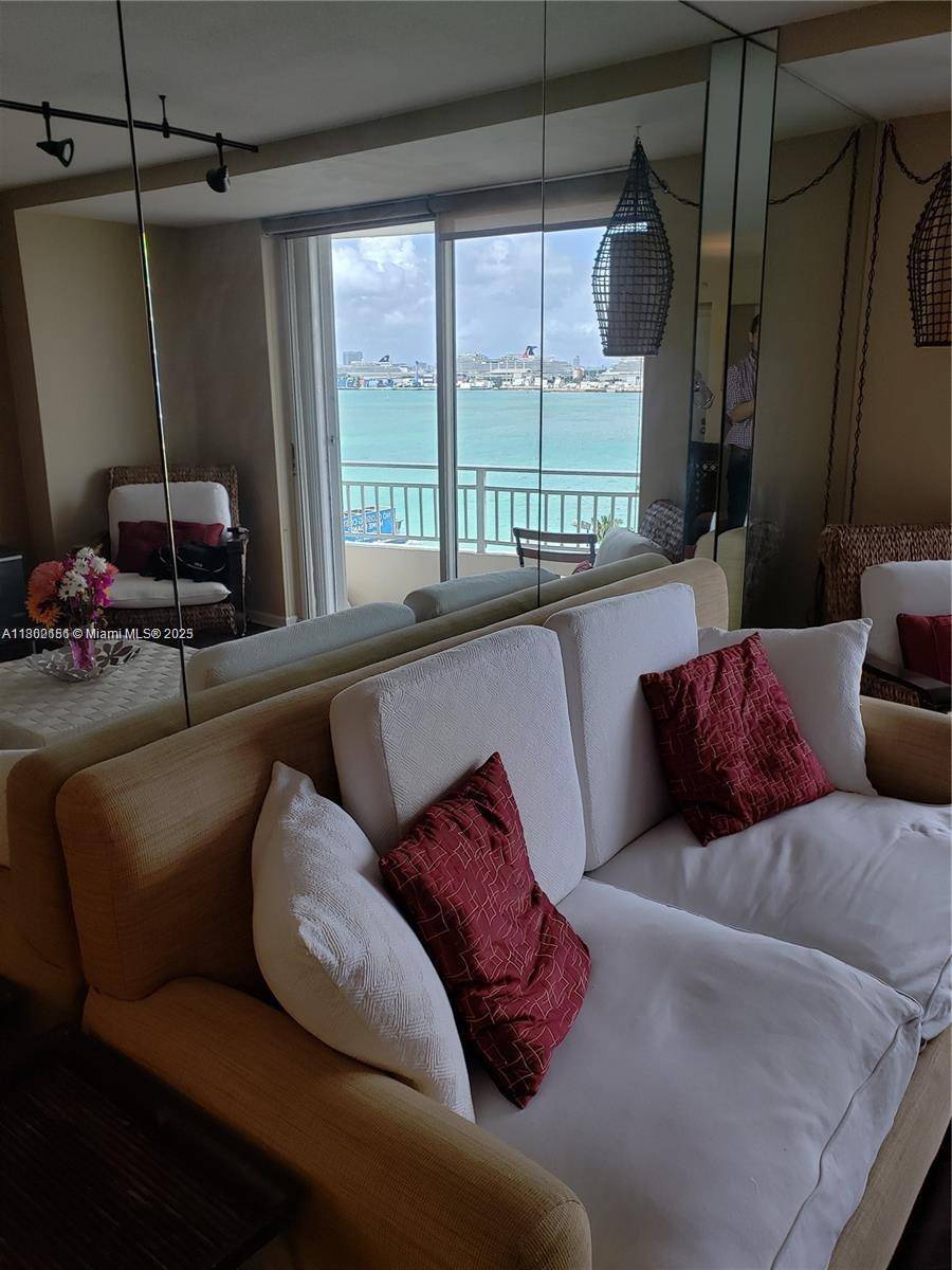 Miami, FL 33131,770 Claughton Island Dr #809