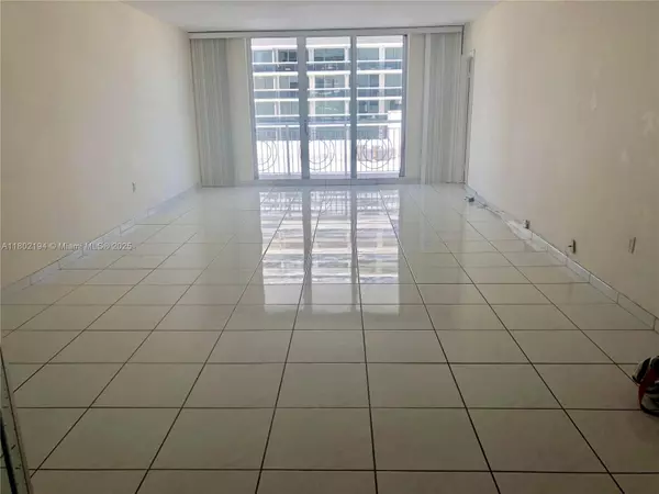 Miami Beach, FL 33140,5825 Collins Ave #7D
