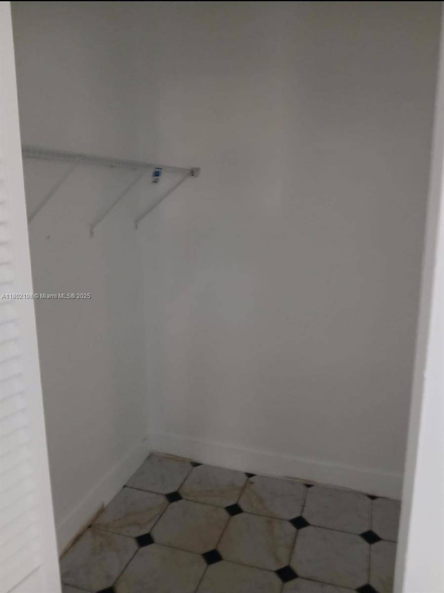 Miami, FL 33172,10845 NW 7th St #15-14