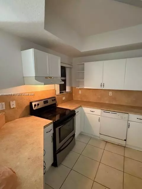 Florida City, FL 33034,687 SW 7th St #687